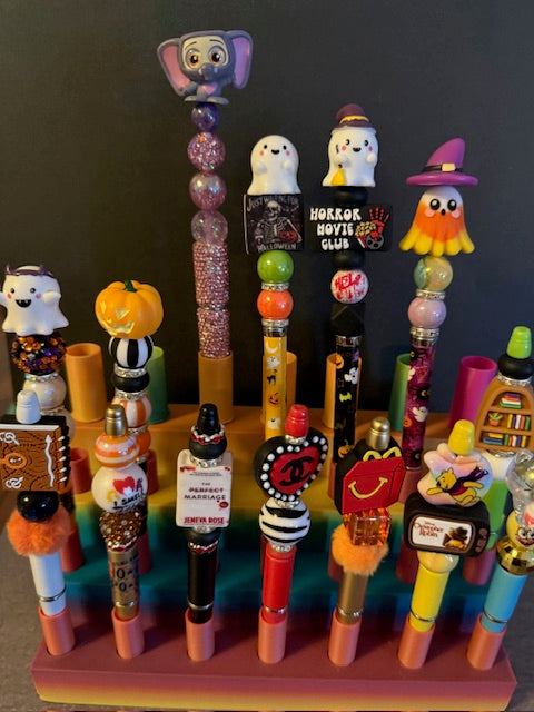 Beadable pen display stand