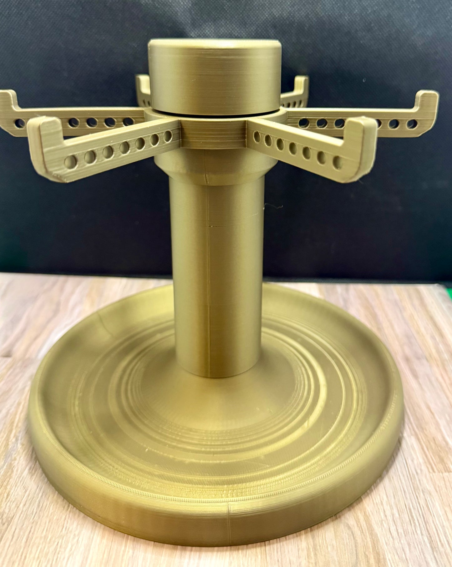 Spinning keychain display