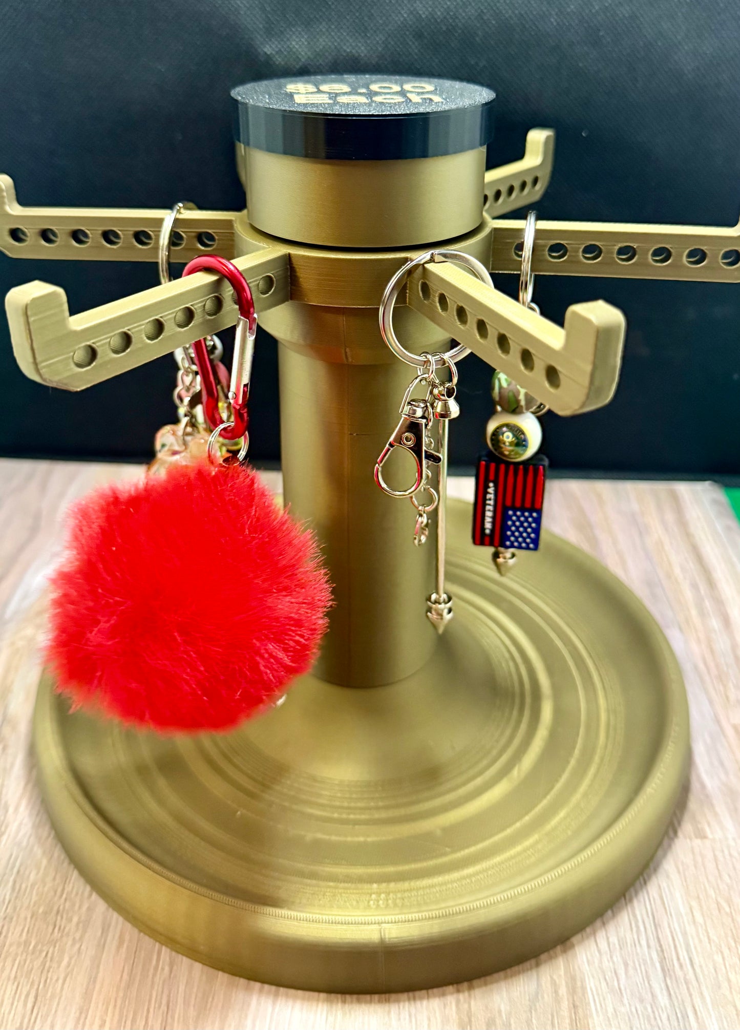 Spinning keychain display
